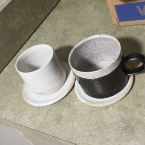 Tea set: 2 saucers, cup, mug